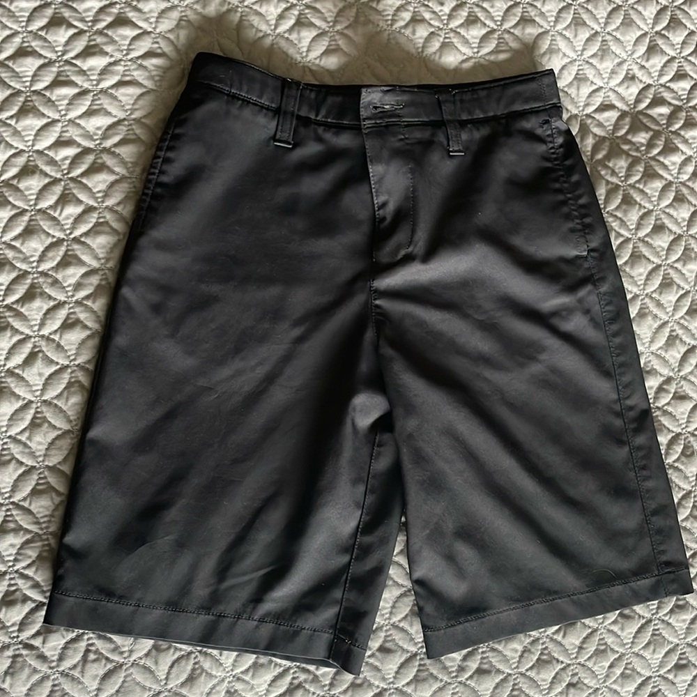 Boys under Armour golf shorts size 12.
